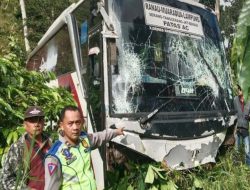 “Terhalang Kabut, Bus Ranau Indah Masuk Jurang Sedalam 50 Meter. Di Way Tenong,