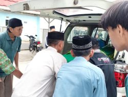 “Sahabat Teddy Bersama tokoh masyarakat turut membatu peroses pemakaman almarhum Bpk guntur.