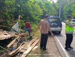 Di Duga Pos Tempat Pungli Di Bongkar Personel Polsek Baturaja Barat. Senin sekira pukul.10.00