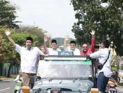 Antusias Masyarakat Mbludak Padati Halaman (GOR) Baturaja.Dengan Semangat Mengawal Calon Bupati&Wakil Bupati(BERTAJI) Ke Kantor KPU Oku