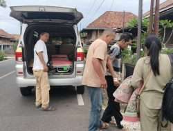 Penggiat sosial Sahabat Teddy Diminta kerluarga Antar Pulang Warga Tanjung Dalam Dari Rumah Sakit