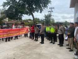 Polres Oku Berikan Pengamanan Dalam Aksi Damai Dari Ormas Jeritan Rakyat Tertindas (JERAT) Di Halaman Kantor Kejaksaaan Negeri Baturaja